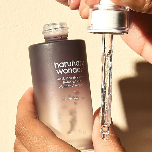 Haruharu Wonder Black Rice Botanical 2GF Ampoule – ампула с черен ориз, 2GF комплекс и хидратиращи съставки за еластичност, сияен вид и ревитализирана кожа.