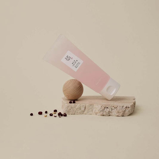 Лек гел крем с екстракт от червен боб и пептиди, който хидратира кожата, контролира себума и подобрява текстурата. Подходящ за мазна и комбинирана кожа.