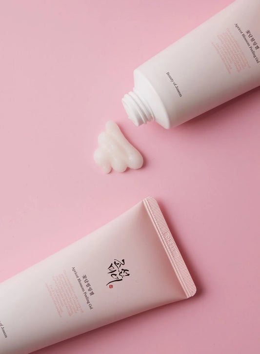 Ексфолиращ гел с кайсиев цвят и плодови ензими, който нежно премахва мъртвите клетки, изглажда текстурата и озарява кожата. Подходящ за чувствителна кожа.