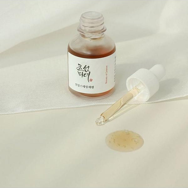 Възстановяващ серум с женшен и муцин от охлюв, който подобрява еластичността, изглажда фините линии и възвръща блясъка на кожата. Подходящ за зряла и уморена кожа.