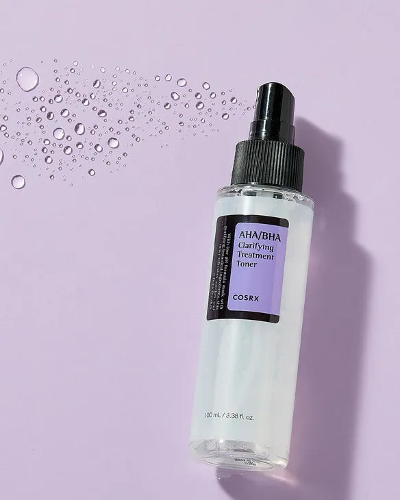 COSRX AHA/BHA Clarifying Treatment Toner с AHA и BHA нежно ексфолира кожата, почиства порите и подобрява текстурата. Подходящ за кожа с черни точки, разширени пори и неравен тен.