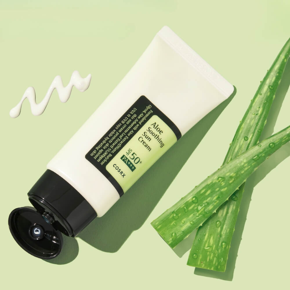 COSRX Aloe Soothing Sun Cream SPF50 PA+++ осигурява висока защита от UVA и UVB лъчите, успокоява кожата с алое вера и поддържа дълготрайна хидратация. Подходящ за всички типове кожа.