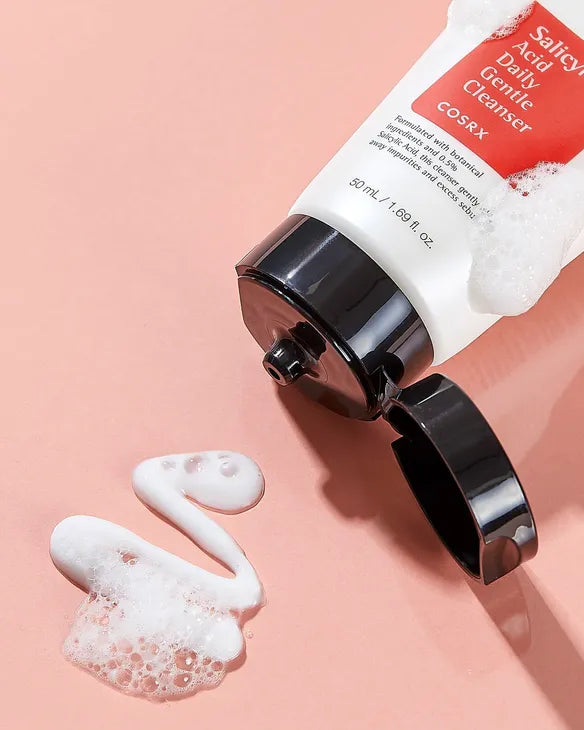 COSRX Salicylic Acid Daily Gentle Cleanser почиства порите, контролира себума и помага при черни точки и несъвършенства. Подходящ за мазна и склонна към акне кожа.