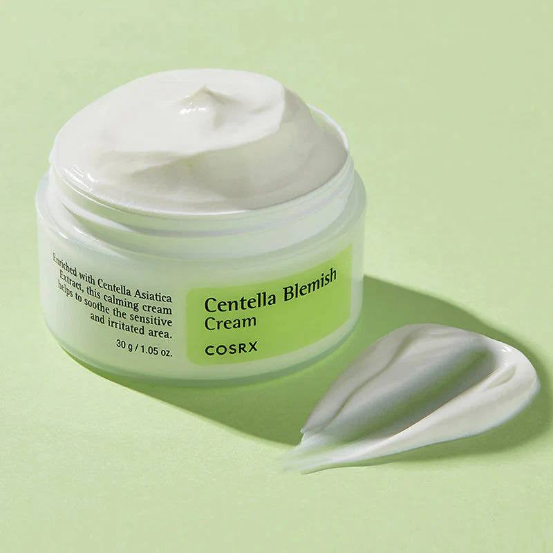 COSRX Centella Blemish Cream с Centella Asiatica успокоява зачервяването, подпомага възстановяването на кожата и намалява несъвършенствата. Подходящ за чувствителна и проблемна кожа.