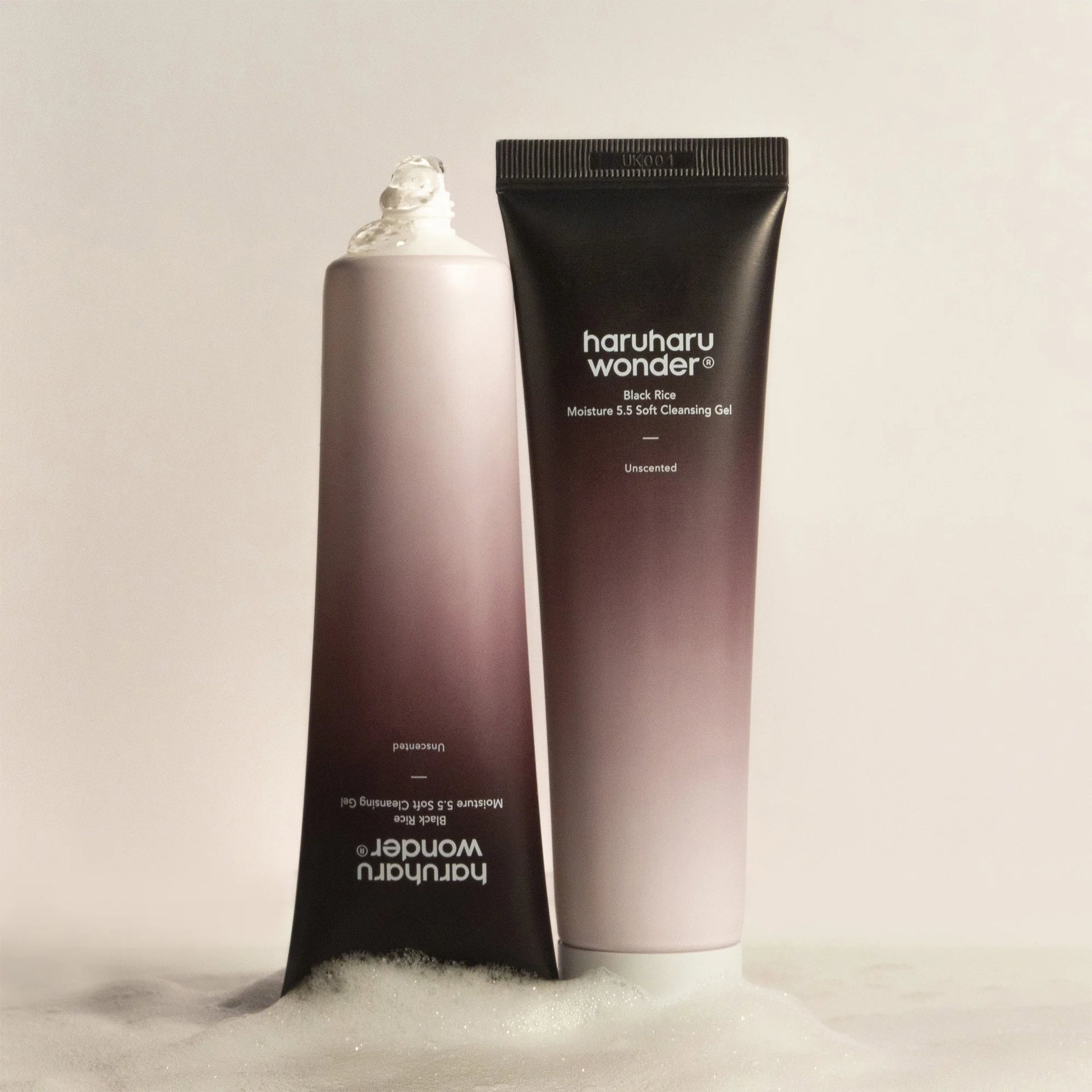 Haruharu Wonder Black Rice Moisture 5.5 Soft Cleansing Gel – нежен почистващ гел с pH 5.5, черен ориз, хиалуронова киселина и глицерин за мека и свежа кожа.