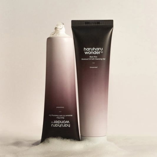 Haruharu Wonder Black Rice Moisture 5.5 Soft Cleansing Gel – нежен почистващ гел с pH 5.5, черен ориз, хиалуронова киселина и глицерин за мека и свежа кожа.