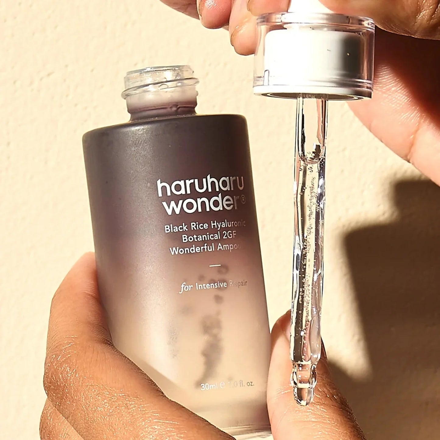Haruharu Wonder Black Rice Botanical 2GF Ampoule – ампула с черен ориз, 2GF комплекс и хидратиращи съставки за еластичност, сияен вид и ревитализирана кожа.