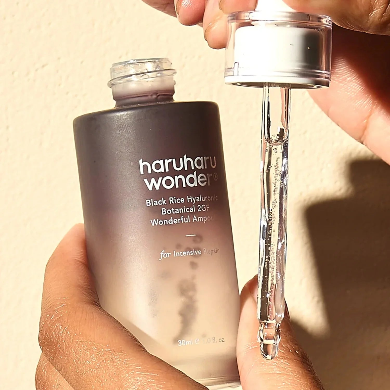 Haruharu Wonder Black Rice Botanical 2GF Ampoule – ампула с черен ориз, 2GF комплекс и хидратиращи съставки за еластичност, сияен вид и ревитализирана кожа.