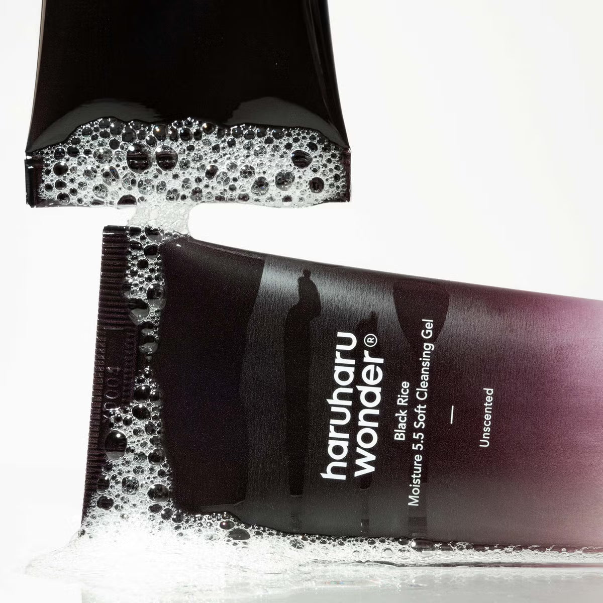 Haruharu Wonder Black Rice Moisture 5.5 Soft Cleansing Gel – нежен почистващ гел с pH 5.5, черен ориз, хиалуронова киселина и глицерин за мека и свежа кожа.