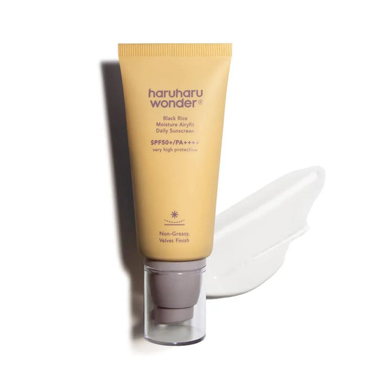 Лек корейски слънцезащитен крем Haruharu Wonder SPF50+ PA++++ с черен ориз, ниацинамид и серамид NP. Без бял филм, немазен завършек, подходящ за ежедневна употреба.