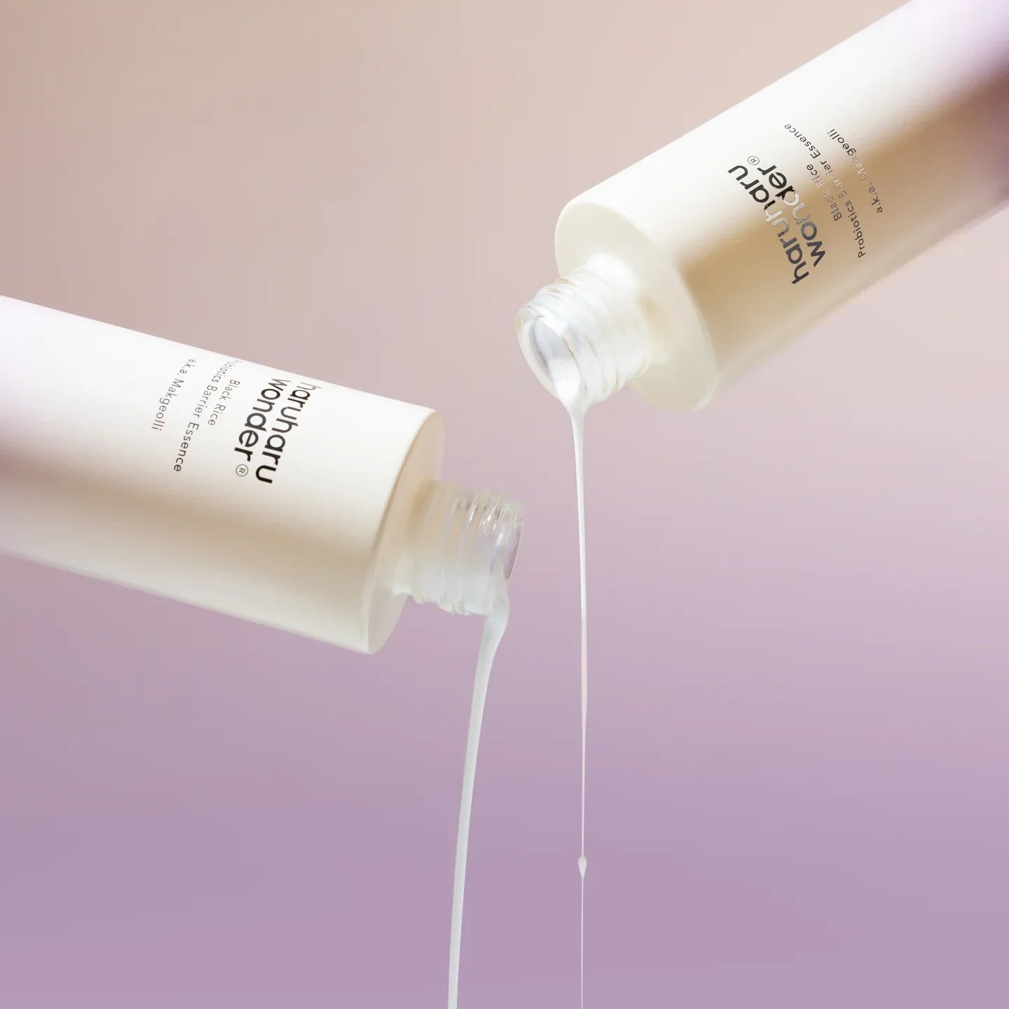 Haruharu Barrier Essence хидратира, укрепва бариерата и балансира кожата с пробиотици и черен ориз. Подходяща за чувствителна кожа.