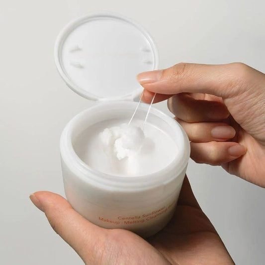 Haruharu Cleansing Balm разтваря грим и SPF, подхранва и успокоява кожата с центела и масла. Подходящ за всички типове кожа.