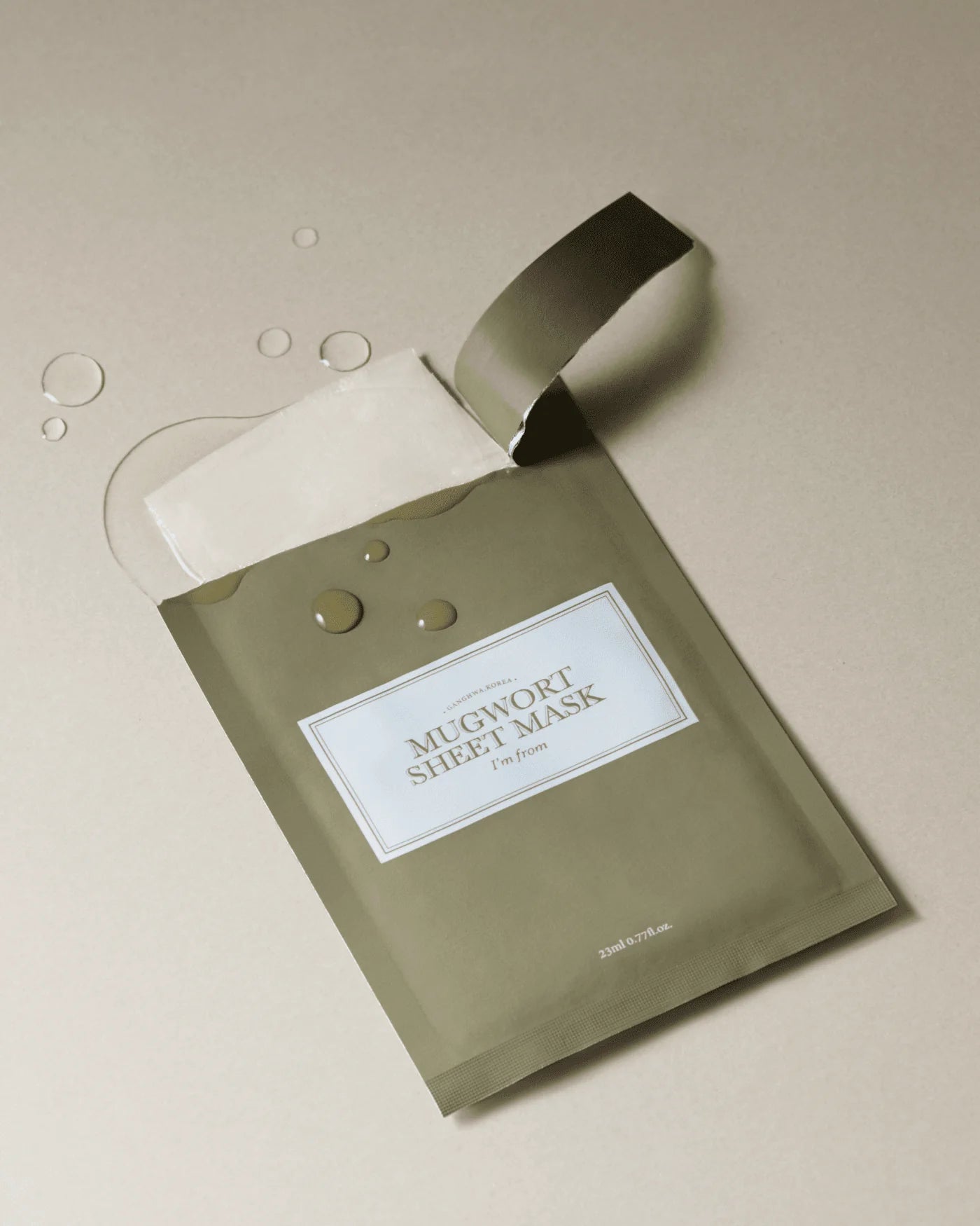 I’m From Mugwort Sheet Mask – успокояваща шийт маска с пелин, глицерин, алантоин и пантенол за чувствителна, зачервена и дехидратирана кожа.