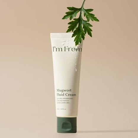 I’m From Mugwort Fluid Cream – лек хидратиращ крем с пелин, ниацинамид, глицерин и Zinc PCA за чувствителна, зачервена и комбинирана кожа.