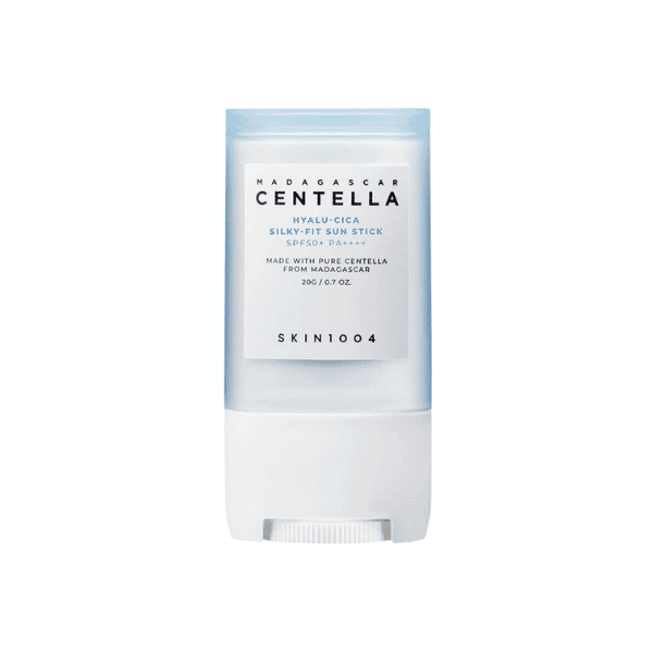 SKIN1004 Sun Stick SPF50+ защитава, хидратира и успокоява кожата. Удобен за носене и подновяване без бял филм.