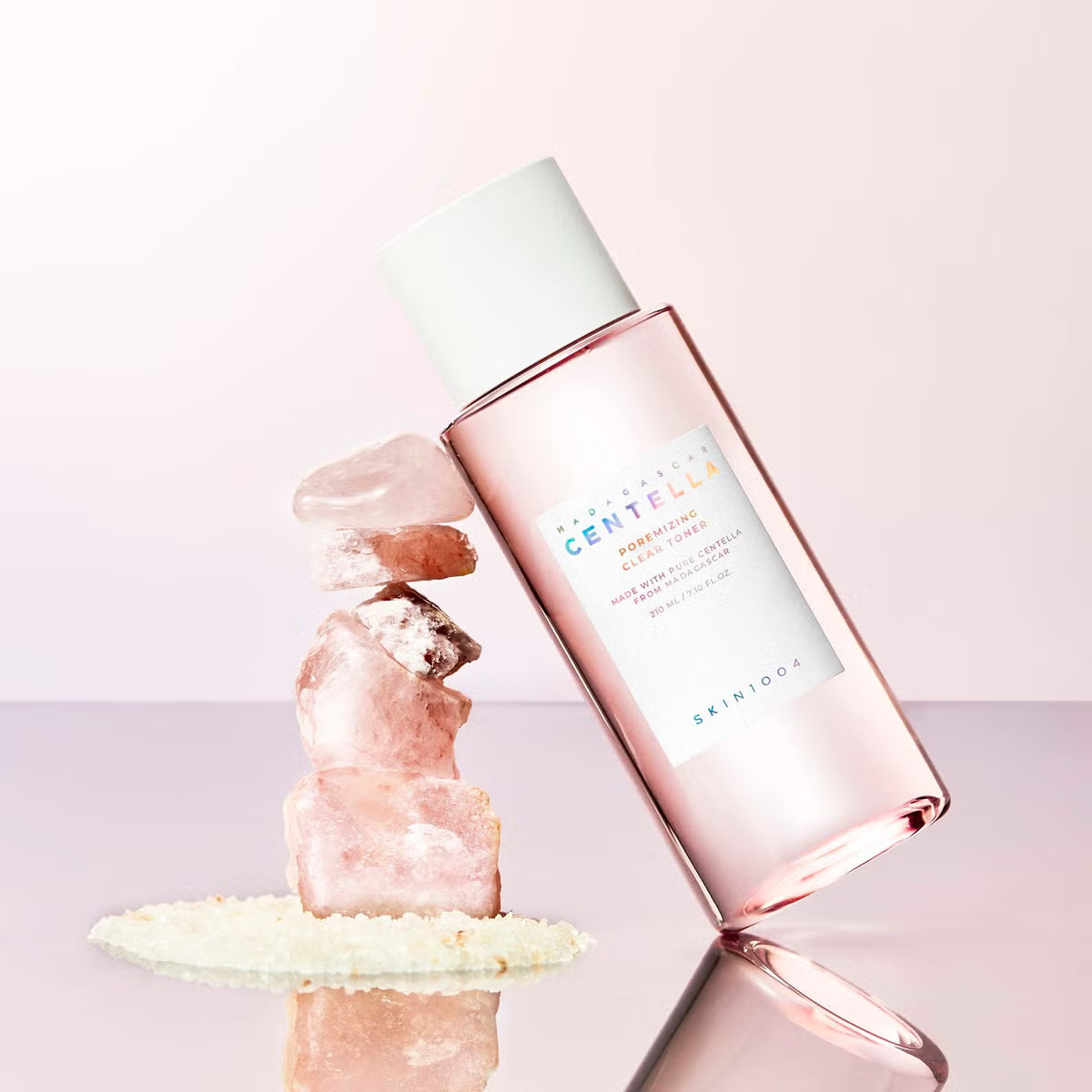 SKIN1004 Poremizing Clear Toner почиства порите, регулира себума и изглажда текстурата с AHA, BHA и центела. Подходящ за мазна и комбинирана кожа.