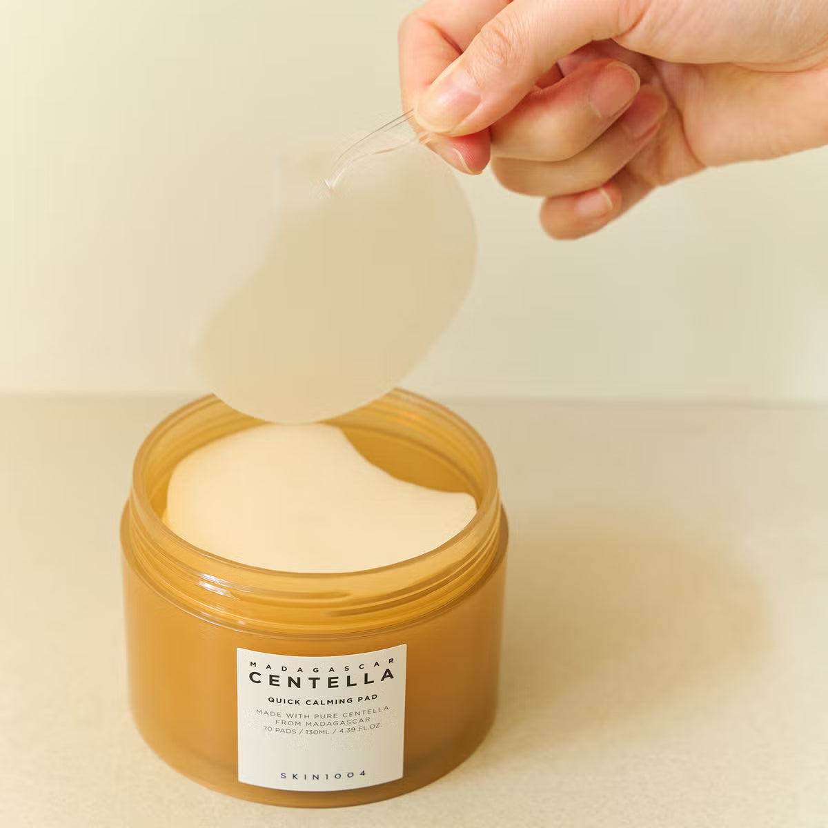 SKIN1004 Centella Calming Pads успокояват, хидратират и намаляват зачервяването за минути. Идеални за чувствителна и раздразнена кожа.