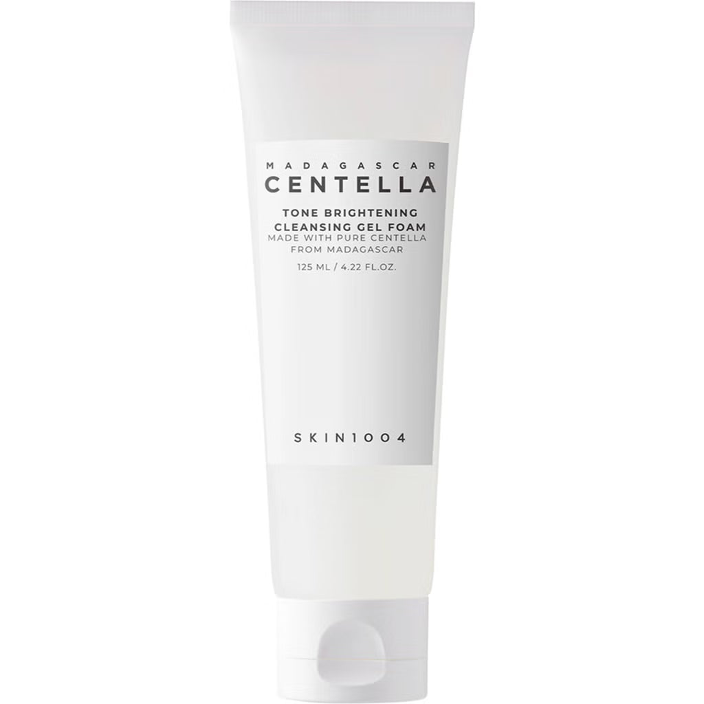 SKIN1004 Centella Tone Brightening Cleansing Gel Foam почиства, изсветлява и изглажда кожата. С центела, ниацинамид и витамин C за свеж и равномерен тен.