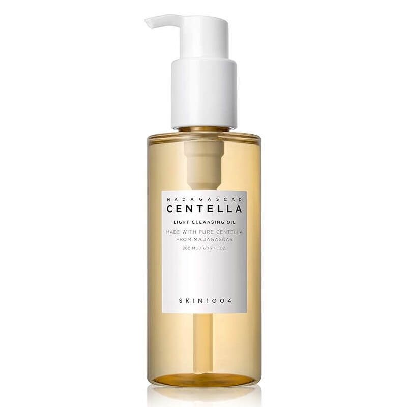 SKIN1004 Cleansing Oil разтваря грим и SPF, почиства порите и успокоява кожата с центела и масла. Подходящо за чувствителна кожа.