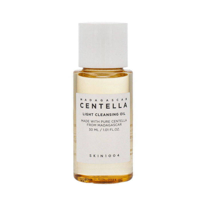 SKIN1004 Cleansing Oil разтваря грим и SPF, почиства порите и успокоява кожата с центела и масла. Подходящо за чувствителна кожа.