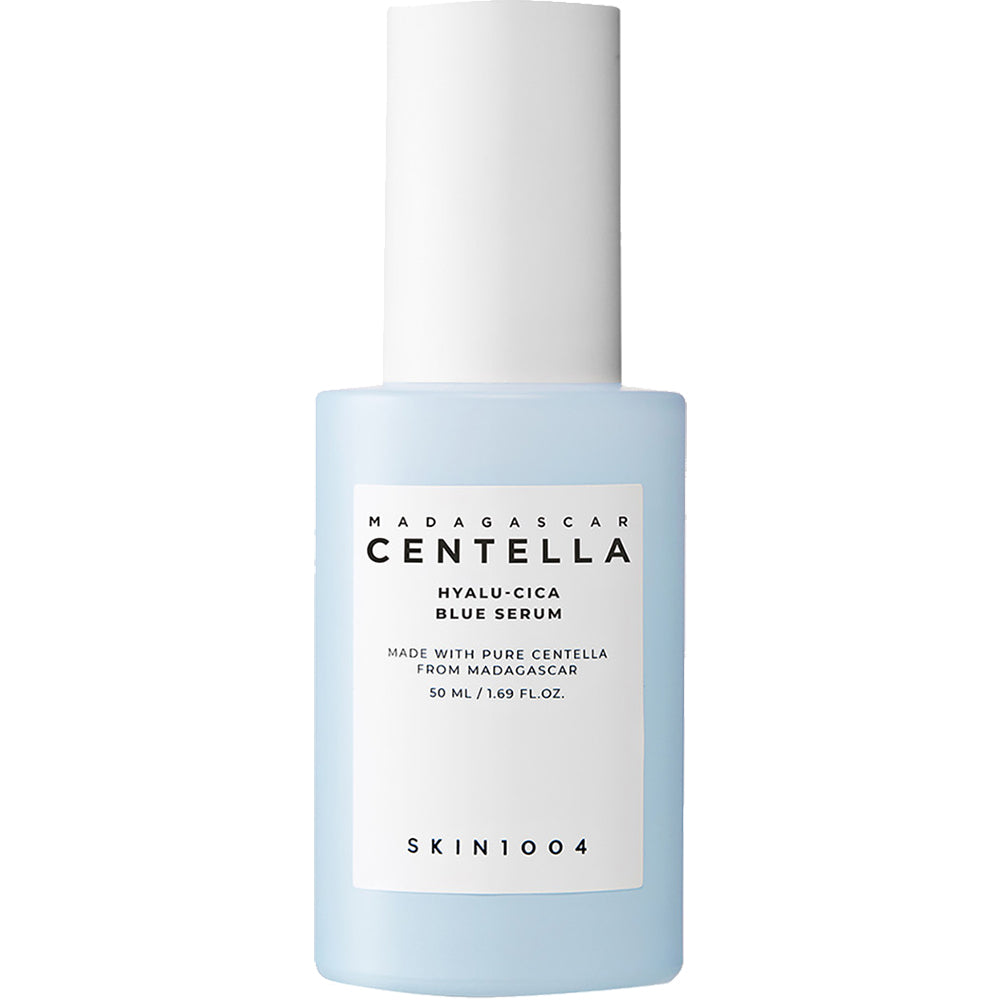 SKIN1004 Hyalu-Cica Blue Serum хидратира, успокоява и укрепва бариерата с центела, серамиди и хиалуронова киселина. Подходящ за чувствителна кожа.