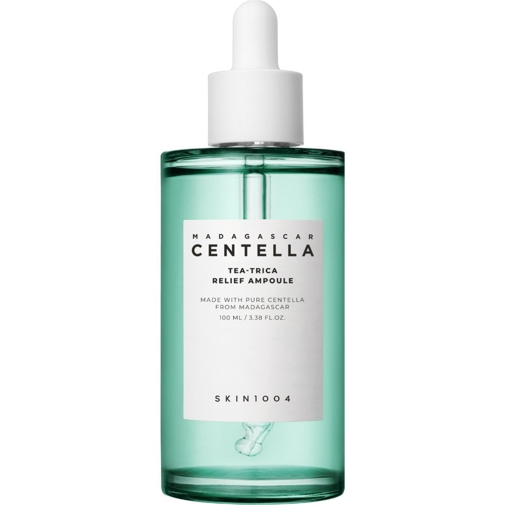 SKIN1004 Tea-Trica Relief Ampoule успокоява акне, регулира себума и свива порите с центела и чаено дърво. Подходяща за мазна и проблемна кожа.