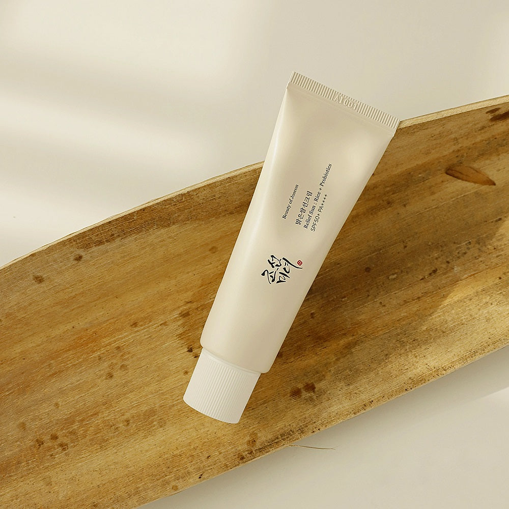 Слънцезащитен крем SPF50+ с ориз и пробиотици. Хидратира, не оставя бял филм и е идеален за чувствителна кожа.